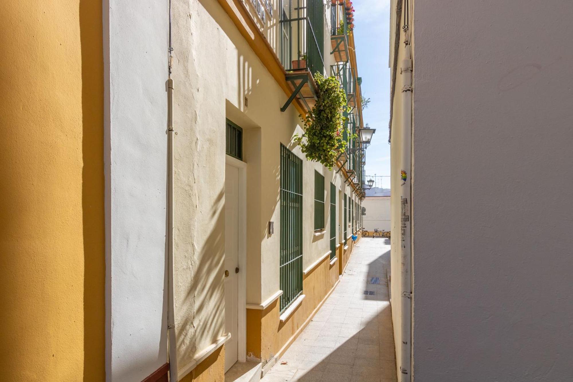 Bordador Central Courtyard By Valcambre Sevilla Buitenkant foto